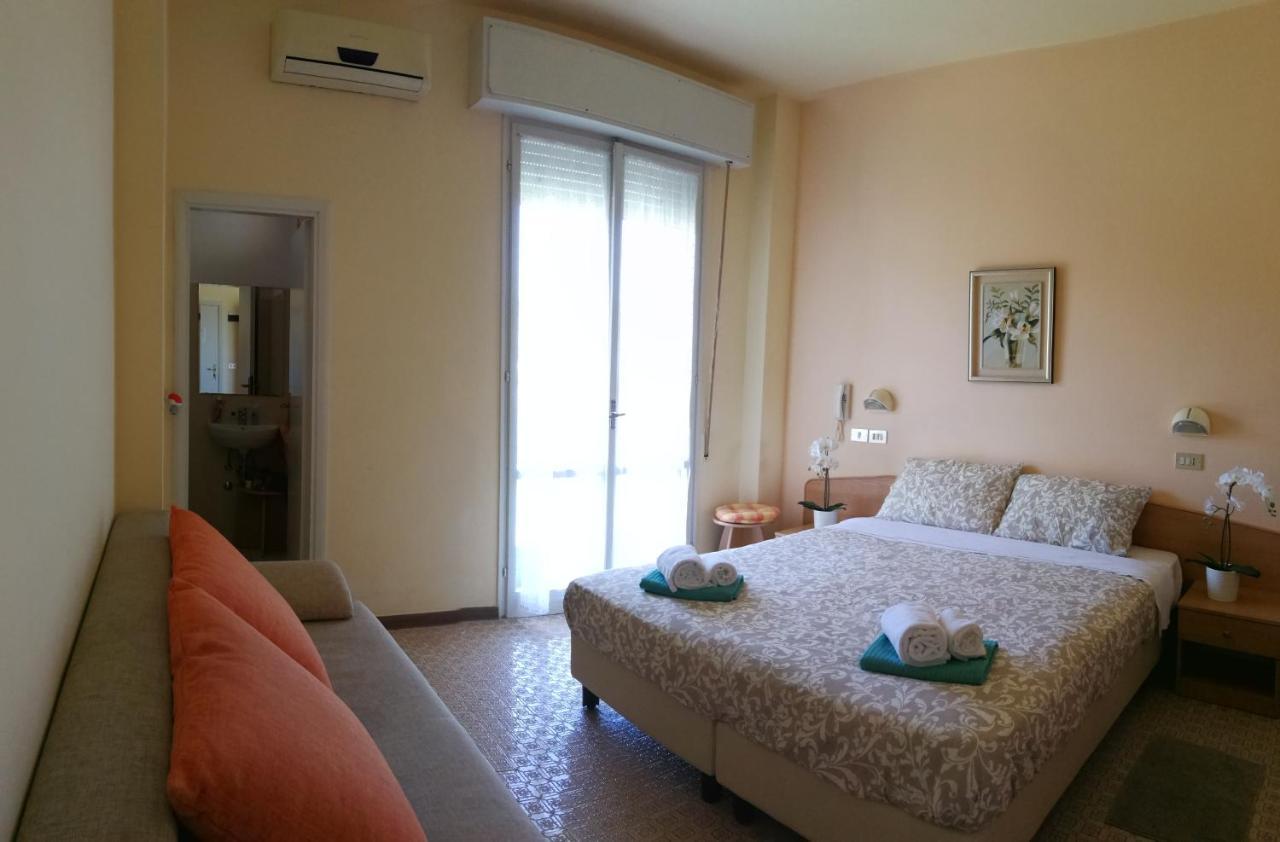 Hotel Rossella Rimini Dış mekan fotoğraf