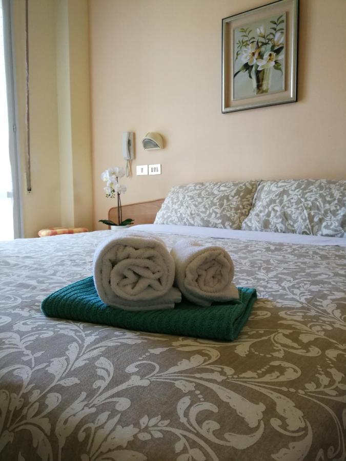 Hotel Rossella Rimini Dış mekan fotoğraf