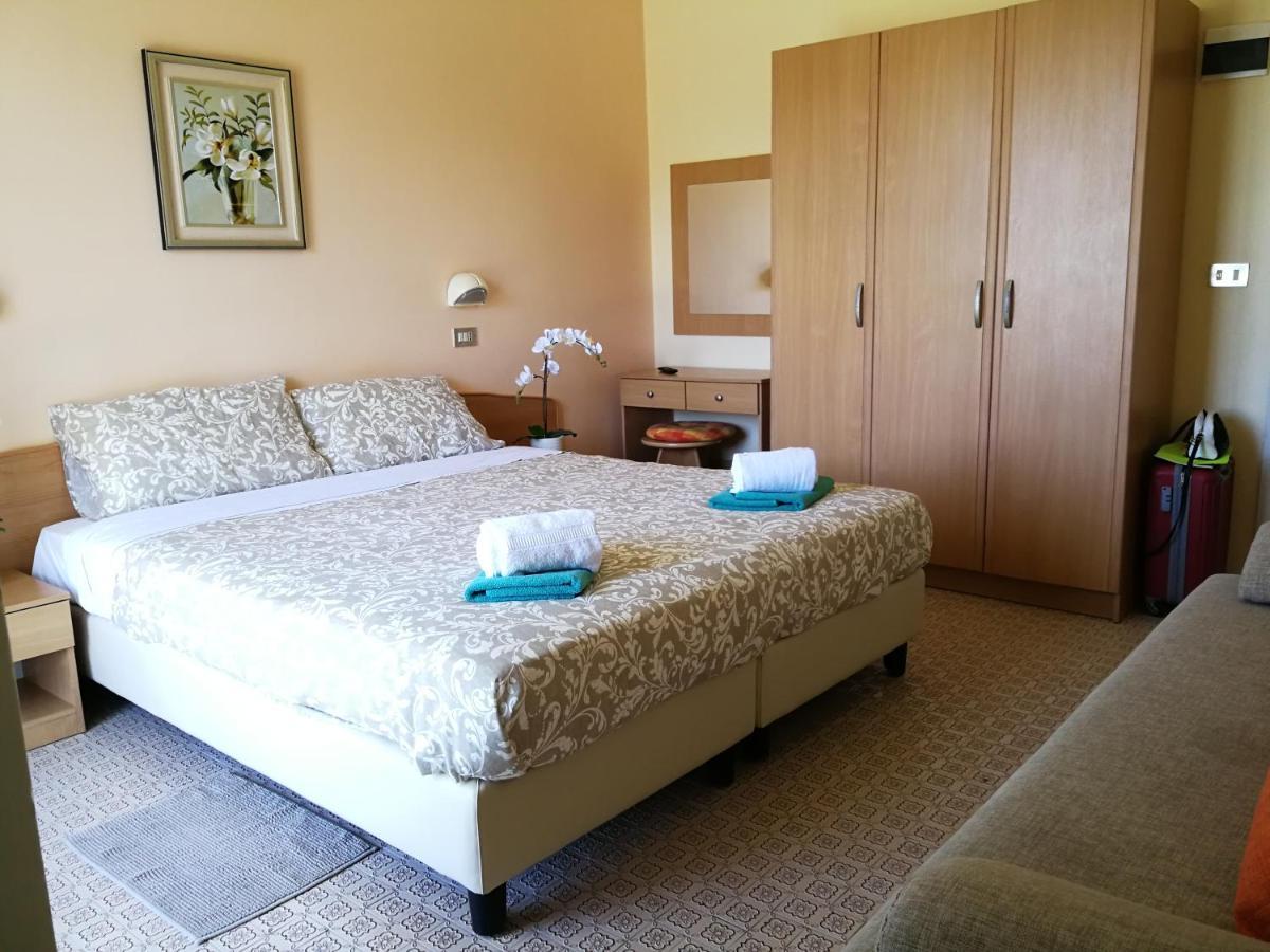 Hotel Rossella Rimini Dış mekan fotoğraf