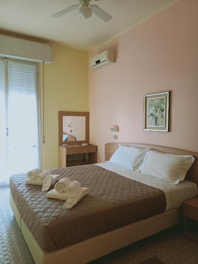 Hotel Rossella Rimini Dış mekan fotoğraf