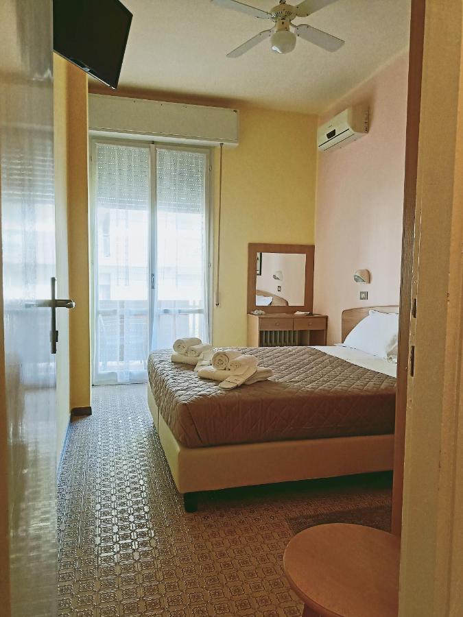 Hotel Rossella Rimini Dış mekan fotoğraf