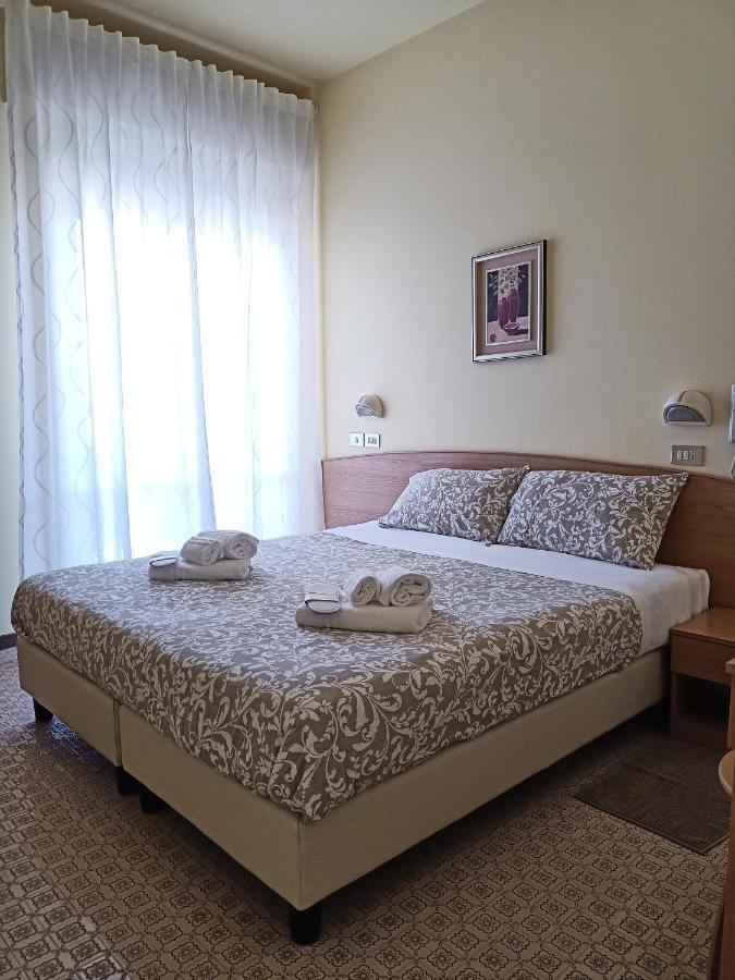 Hotel Rossella Rimini Dış mekan fotoğraf