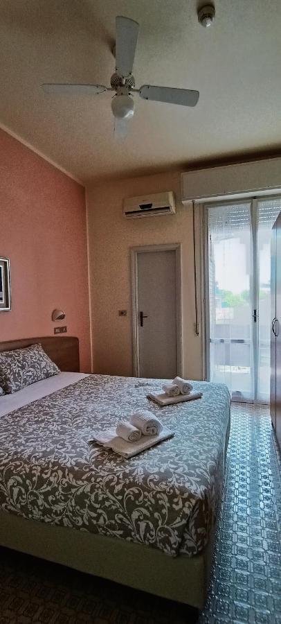 Hotel Rossella Rimini Dış mekan fotoğraf