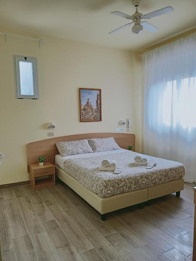 Hotel Rossella Rimini Dış mekan fotoğraf